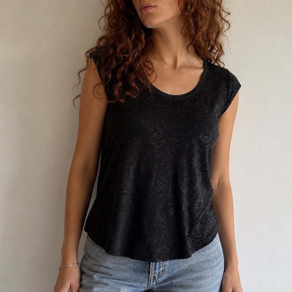 White House Black Market Black Foil Palm Print Cap Sleeve Tee Medium Minimalist